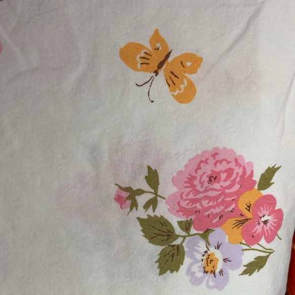Vintage fitted twin sheet. Pink and orange Floral pattern on white 36 x 70 403 - Picture 2 of 3